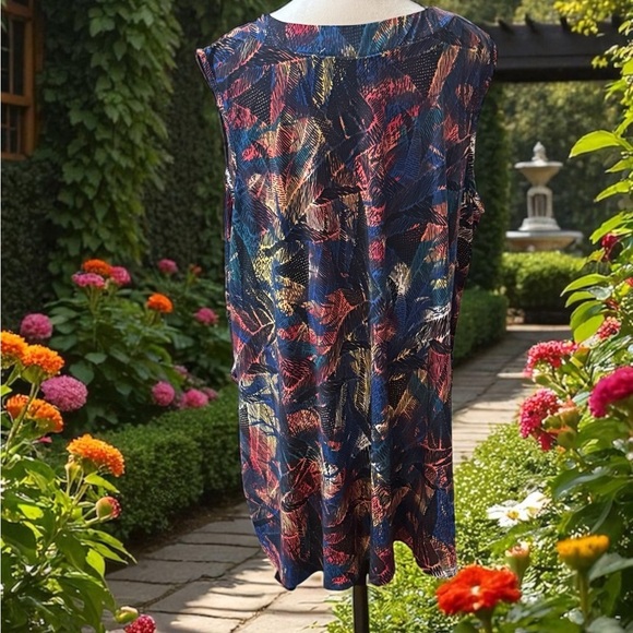 Vibrant Patterned Sleeveless Tunic - Picture 3 of 5